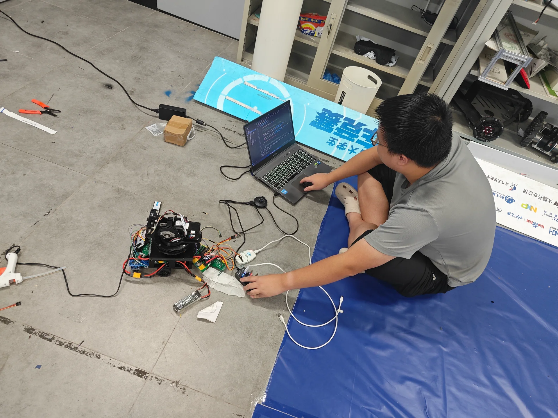 地面工具散落调试