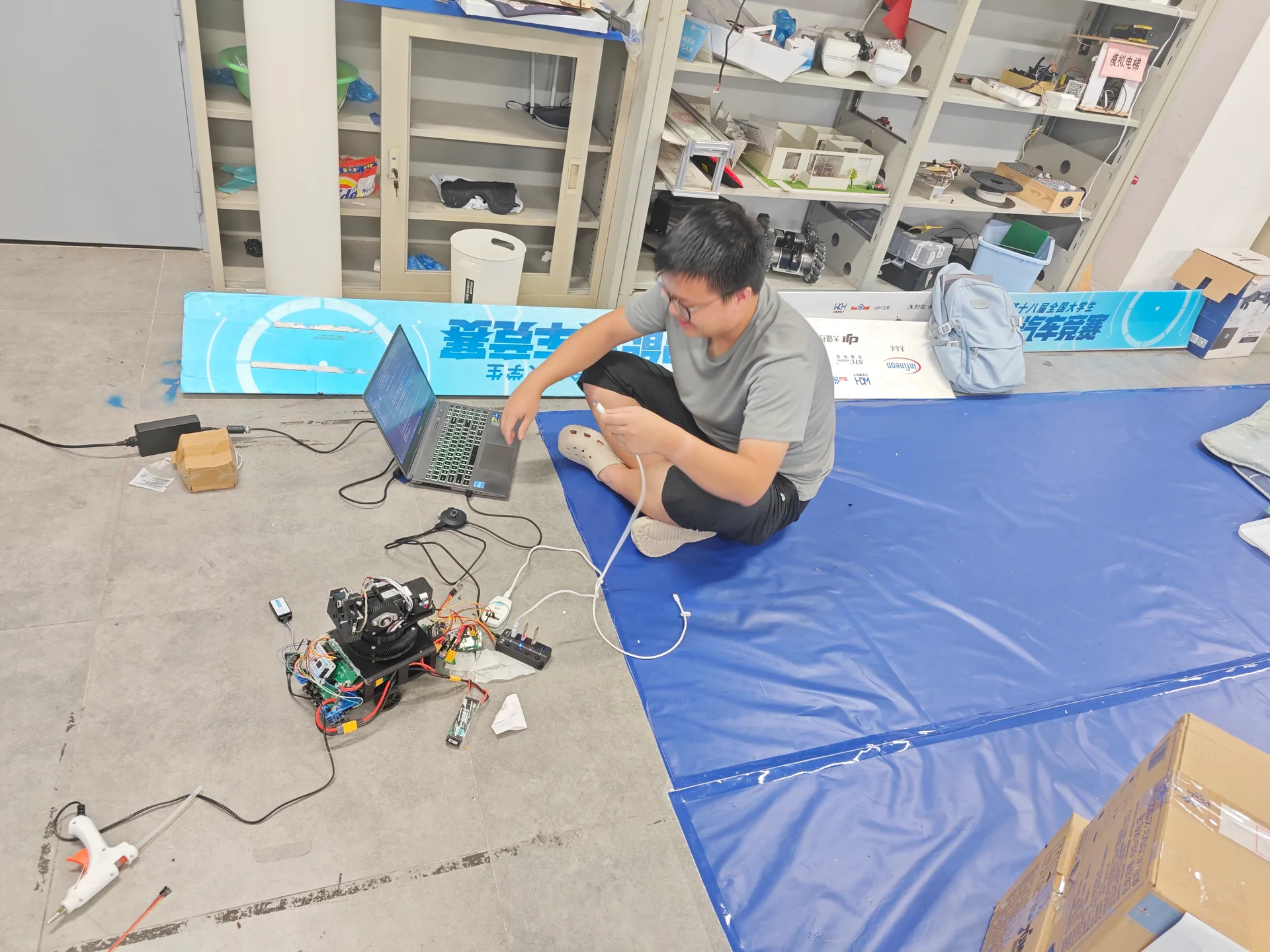 学生调试机器人