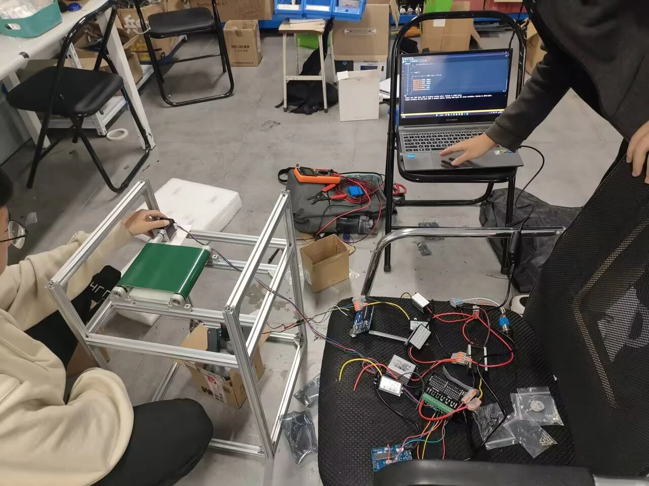 笔记本电脑调试传送带控制板